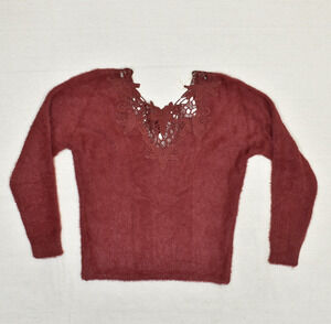 NEW Red by Buckle Women Sweater Polyester Red Size S V Neck Floral Lace